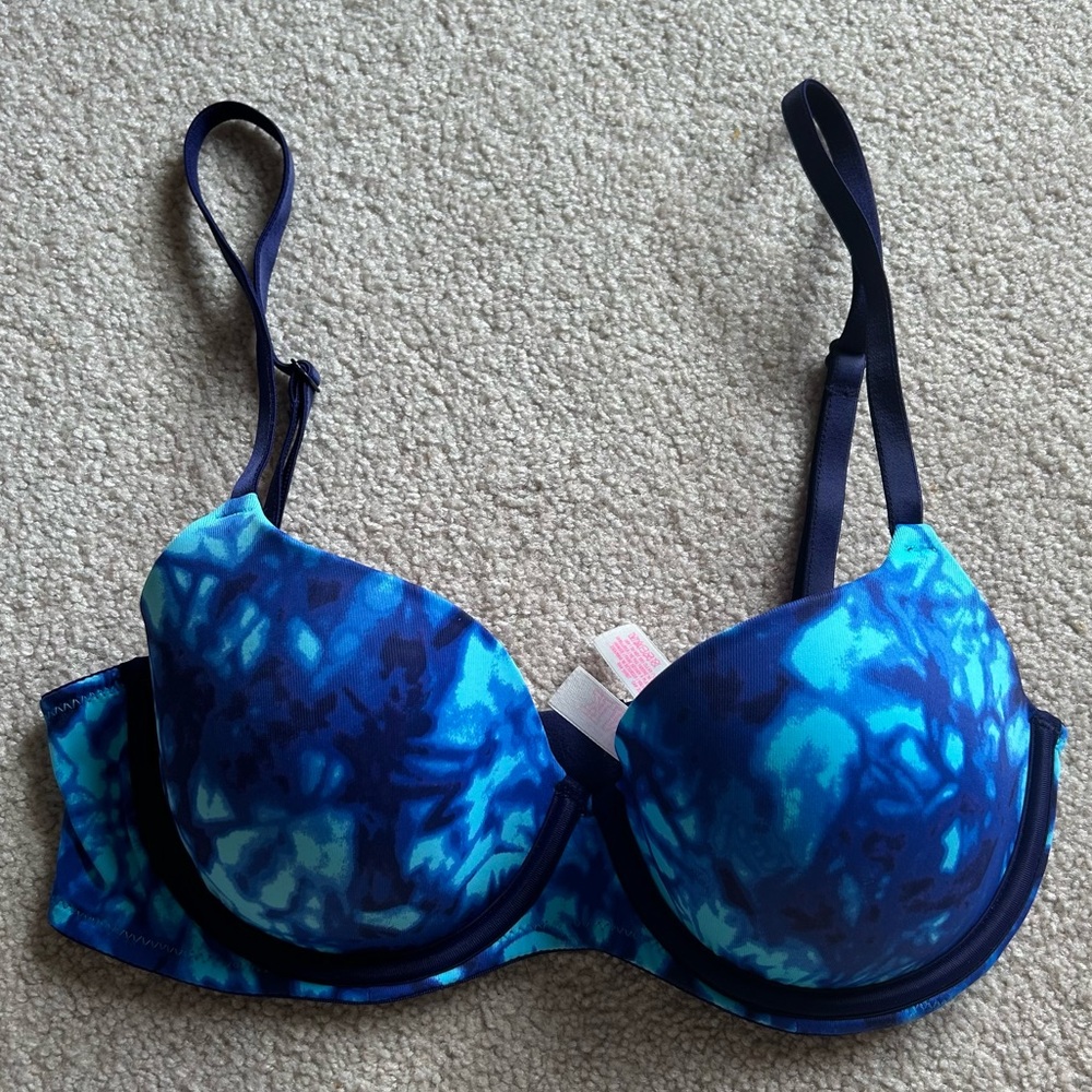 Victoria’s Secret VS PINK Wear Everywhere lightly lined bra, tie dye blue 32C
